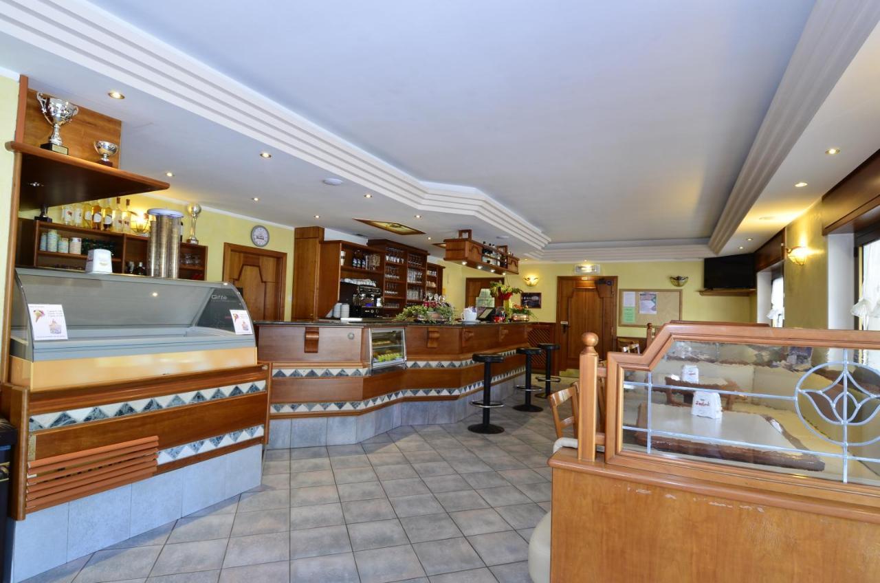Locanda Ridevert Hotel Tione di Trento Exterior photo