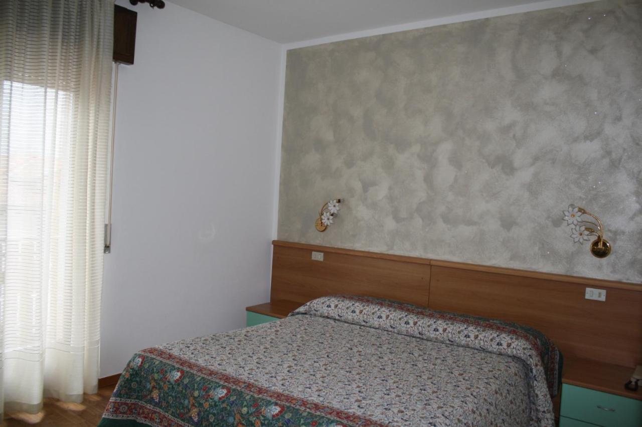 Locanda Ridevert Hotel Tione di Trento Exterior photo