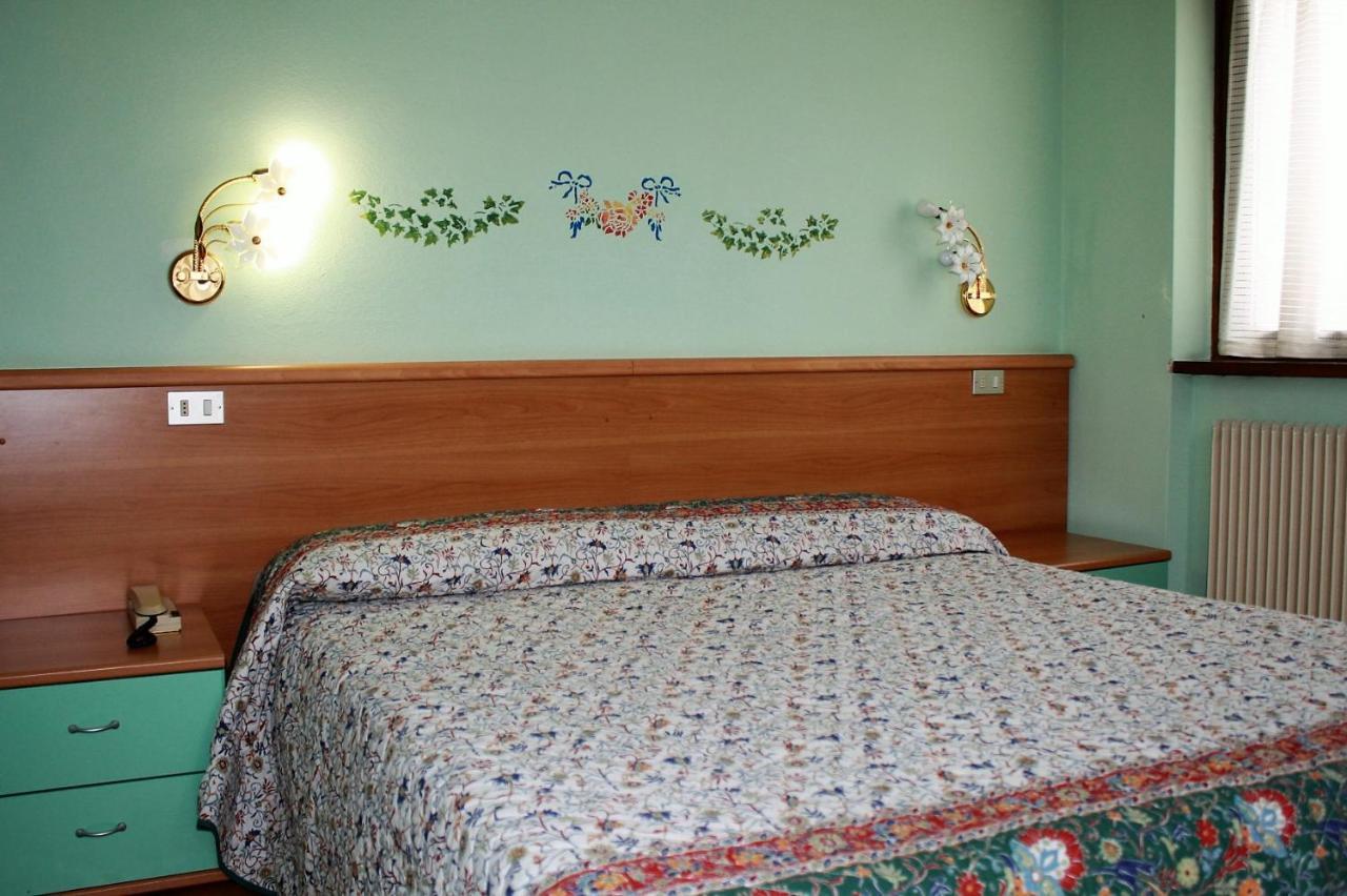 Locanda Ridevert Hotel Tione di Trento Exterior photo